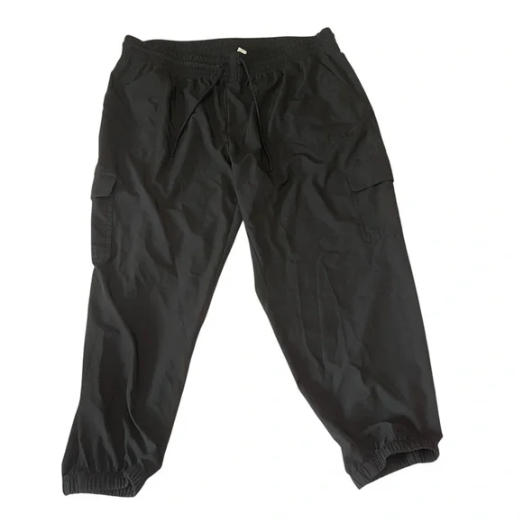 Old Navy Plus Size Stretch Tech Black Cargo Joggers Athletic Pants Size 2X - Picture 2 of 12